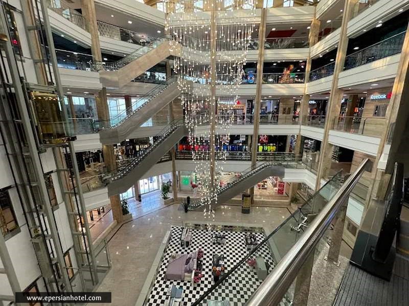نمای داخلی مرکز خرید کوروش کیش